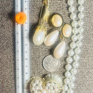 Elegant Gold and Pearl Jewelry Set